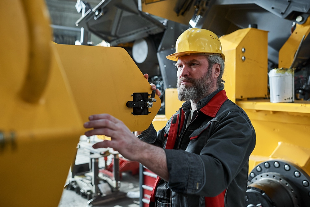 Construction equipment management software dashboard tracking heavy equipment fleets